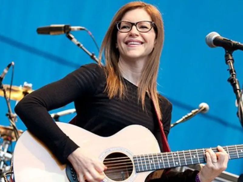 Lisa Loeb Measurements, bio, height, weight, shoe and bra size