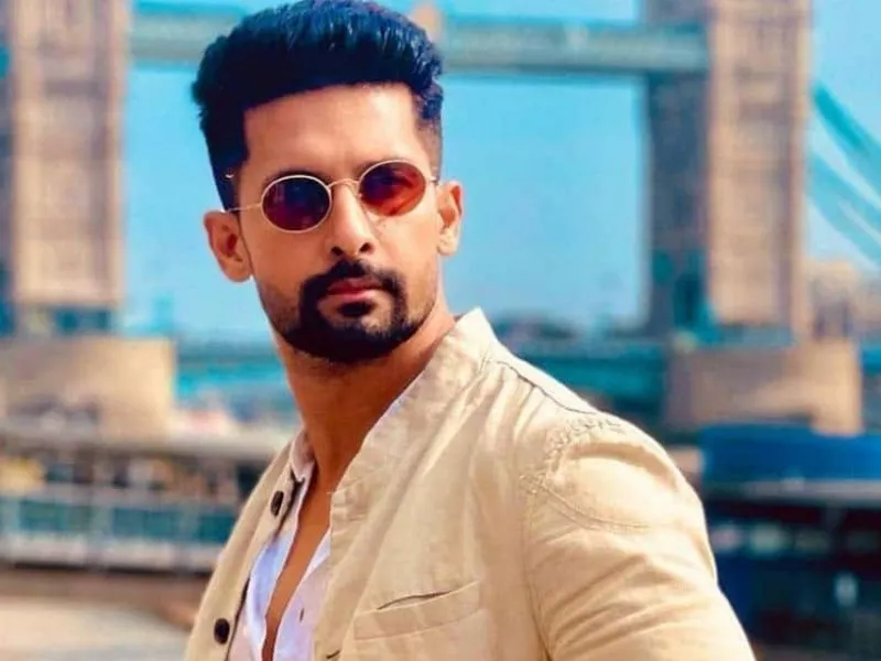 Ravi Dubey Measurements, bio, height, weight, shoe size