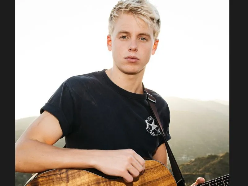 Carson Lueders Measurements, bio, height, weight, shoe size