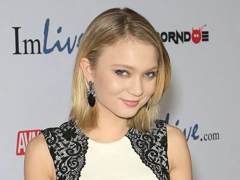 Dakota Skye Measurements, bio, height, weight, shoe and bra size