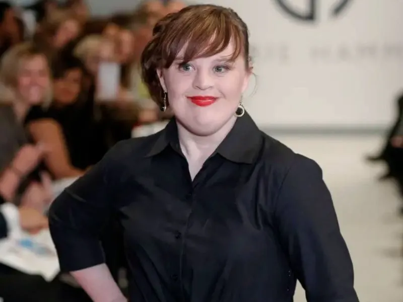 Jamie Brewer Measurements, bio, height, weight, shoe and bra size