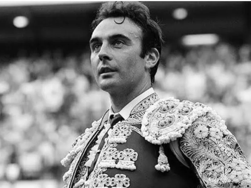 Enrique Ponce Measurements, bio, height, weight, shoe size