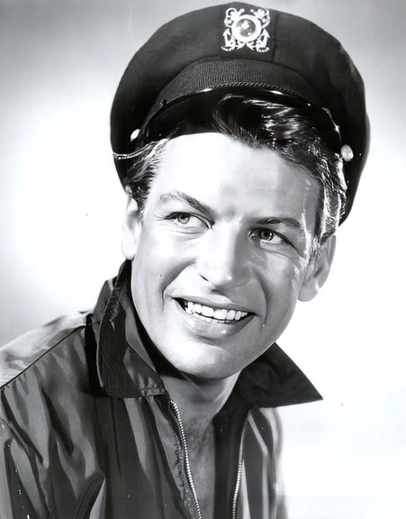 Richard Egan
